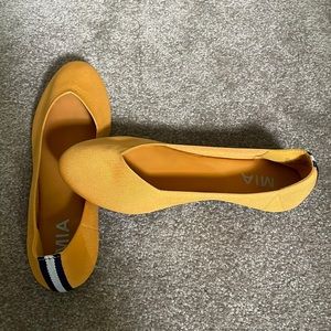 Mia Flats - Size 8